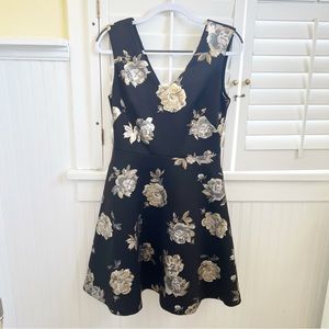 White House Black Market Black Gold Metallic Roses Scuba Floral FitNFlare Dress